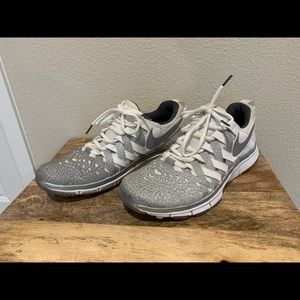 Nike men running shoes